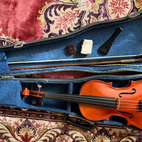 Hora Student Violin used with Case and Bow
