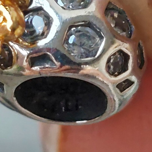 Pandora charm heart new with honeycomb design and white zirconia