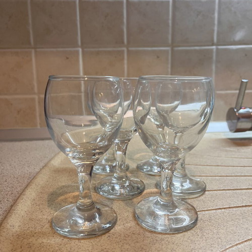 Wine glasses set of 6 like new