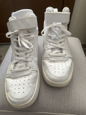 Nike Court Borough Mid 2 Triple White sneakers like new, size 40
