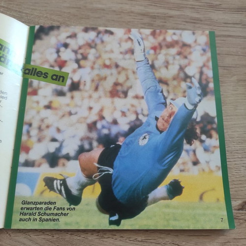 2 Albums with stickers World Cup 82 and 86 not Panini
