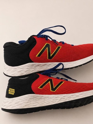 New Balance Fresh Foam Arishi V2 sneakers used, size 38, black and red