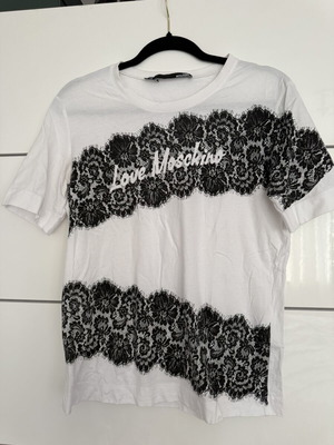 Love Moschino T-shirt σαν καινούργιο, μέγεθος M, μαύρο και άσπρο