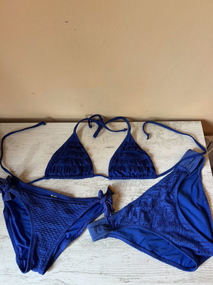 A-Style bikini set in dark blue with ruffled triangle top and two different bottoms like new