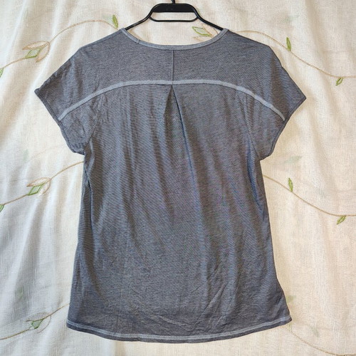The North Face women's V-neck short sleeve T-shirt, grey, size S