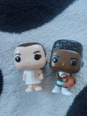 Kinter figures like new, both together