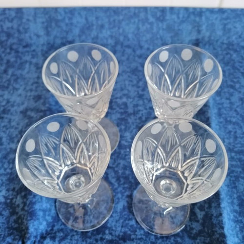 Harlequin crystal liqueur glasses set of 4 like new