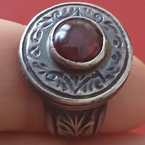 Large solid 950 silver ring with Granada cabochon, 16 mm