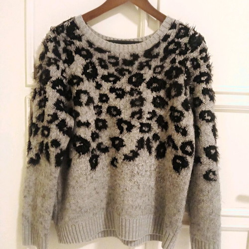 Knitted animal print sweater like new, black-gray, size M