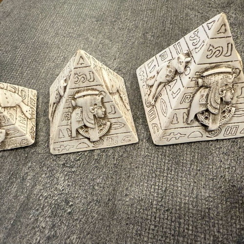 Decorative Egyptian pyramid figures set of 3 new