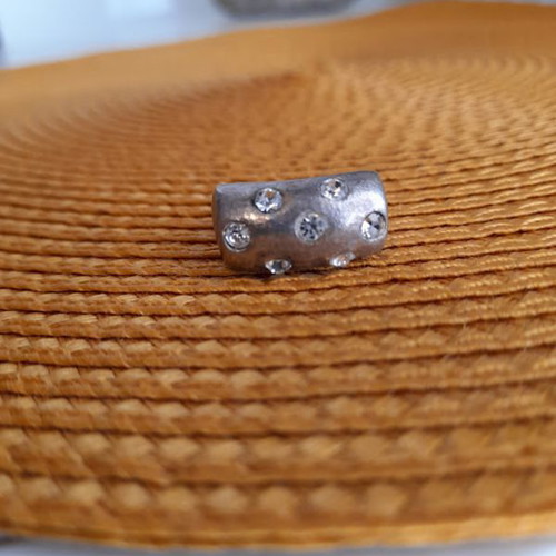 Silver 925 ring with zircons like new, size 9