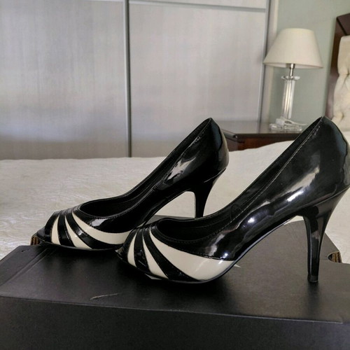 Sfera patent leather two-tone pumps like new, size 39