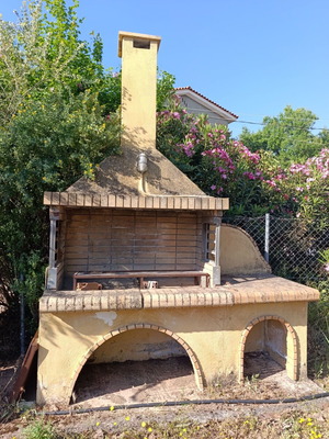 Barbecue with counter used, lamp and 2 spits, dimensions 1.50m x 0.90m