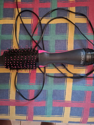 Electric hairbrush Remington like new