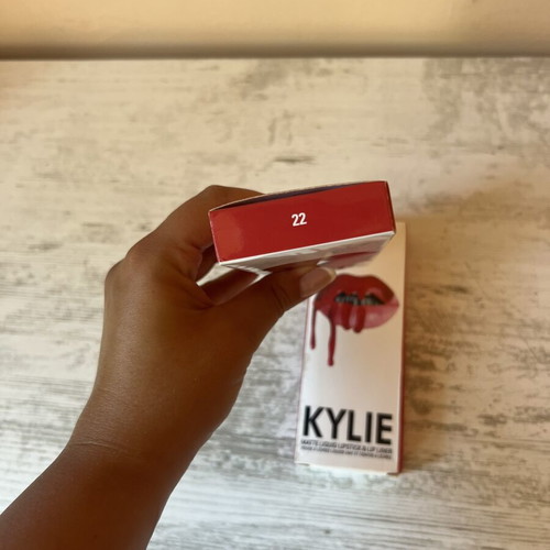 Kylie Cosmetics Lipstick and Lip Liner Set Color 22 New with Chocolate Scent