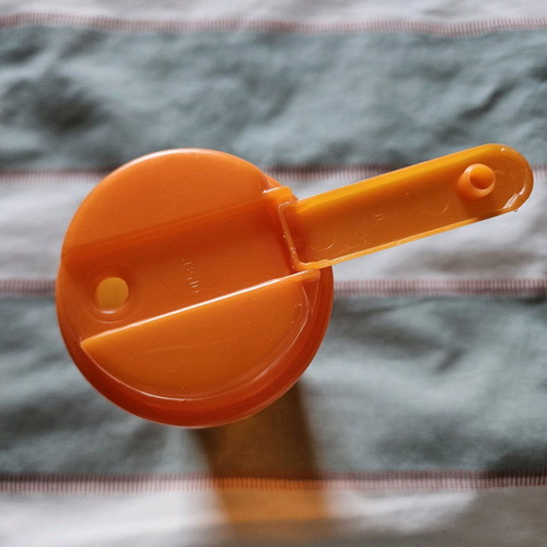 Plastic cup with lid 5 dl like new, orange