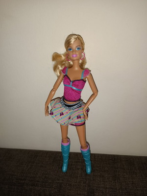Barbie Fashionistas 2009 doll like new, poseable
