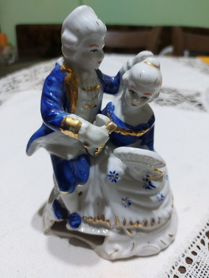 Дворцова порцеланова статуетка употребявана, височина 17 см