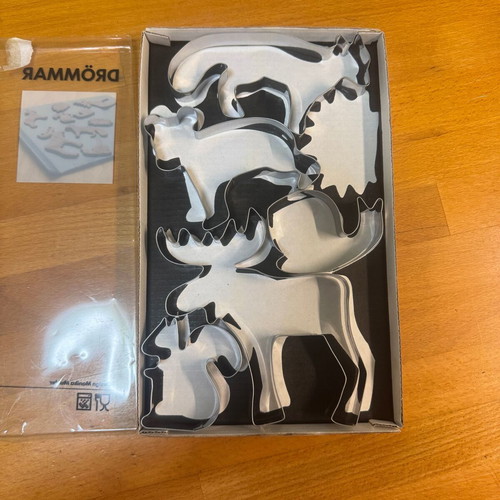 IKEA cookie cutter set like new with nature designs