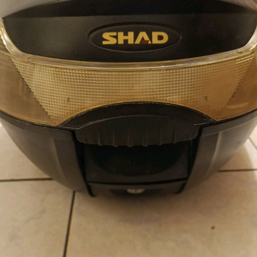 Shad motorcycle top case with lock, fits one helmet