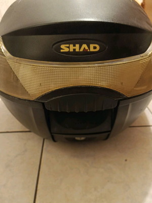 Shad motorcycle top case with lock, fits one helmet