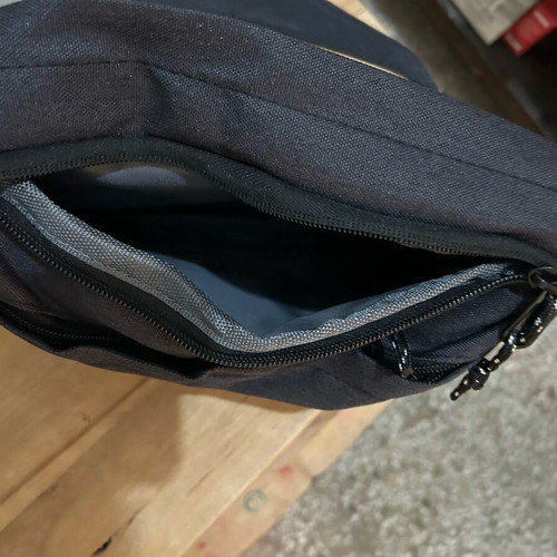 Small black waist bag like new
