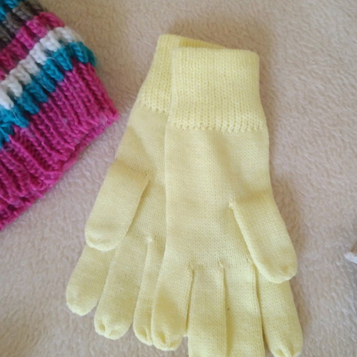 Gloves like new beige and yellow, 1+1 gift