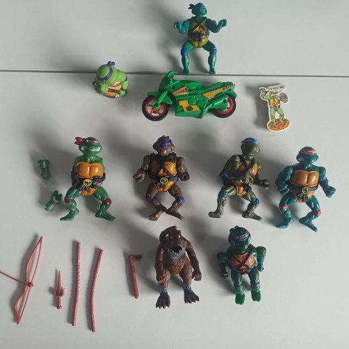 TMNT Teenage Mutant Ninja Turtles 1988 action figures used with weapons