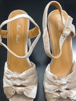 Beige velvet sandals new with 14 cm heel size 39