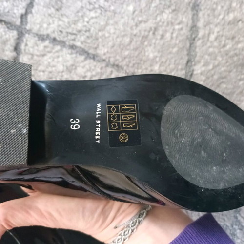 Wall Street patent leather shoes size 39 like new, black
