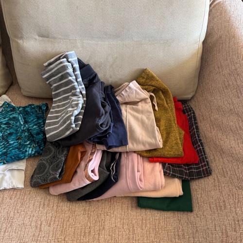 Children's clothing pack used, ages 3-5, 21 pants and 28 tops