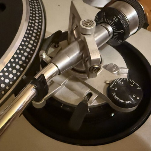 Technics SL-1200mk2 turntable used, excellent condition