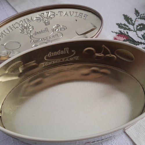 Asbach Uralt Pralinen Metal Box like new, collectible oval