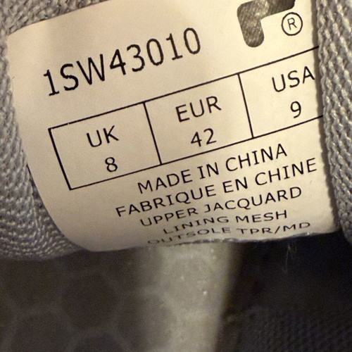 Fila gym shoes size 42 very new, worn once, gray