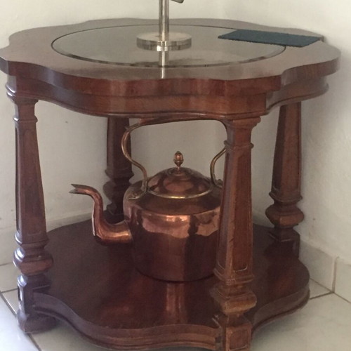 Coffee table with removable glass top