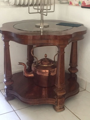 Coffee table with removable glass top