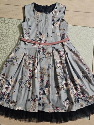 Girls' formal dress like new, ages 8-10