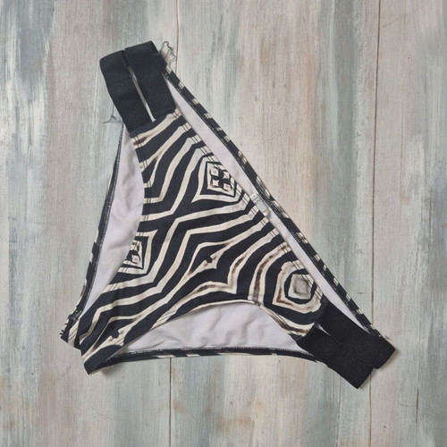 Bluepoint bikini like new, white-black size 3 (EU 40)