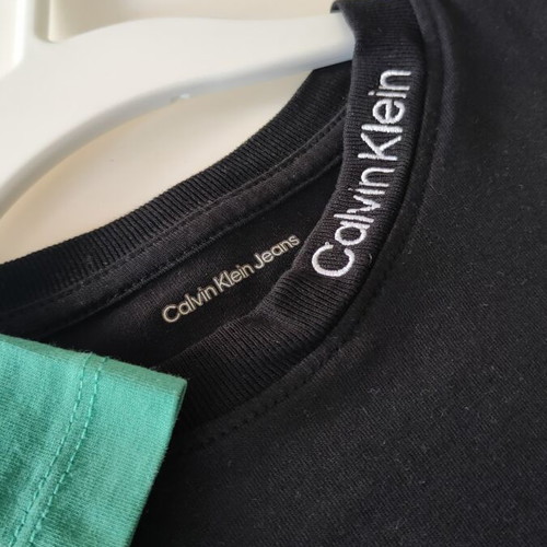 Calvin Klein T-shirt set size 128, like new, black and turquoise