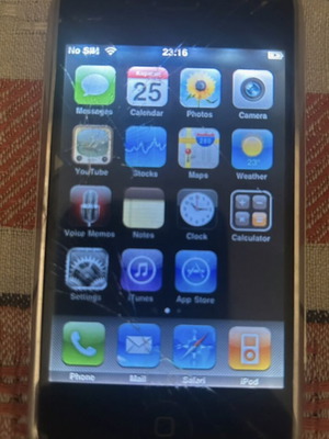 iPhone 2G used with broken screen, 16GB, black