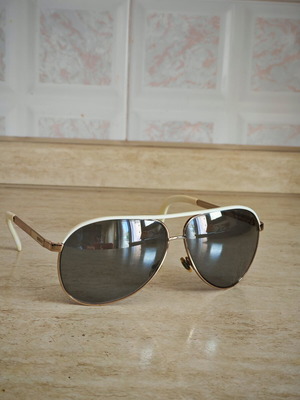 Gucci unisex sunglasses 2011 model like new, white