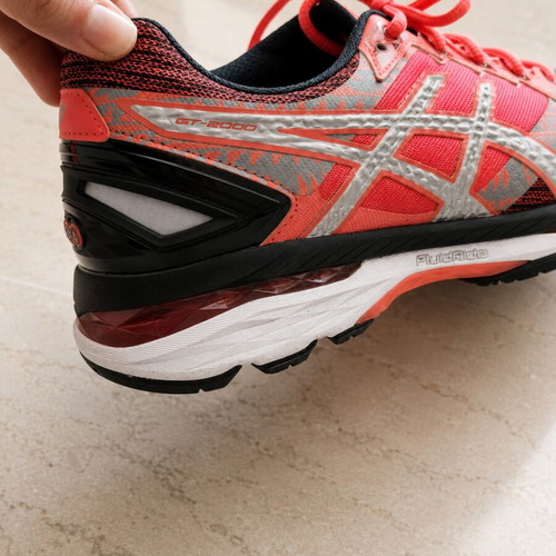 Asics GT-2000 4 Lite-Show T6F9N-0693 coral running shoes, size 40.5