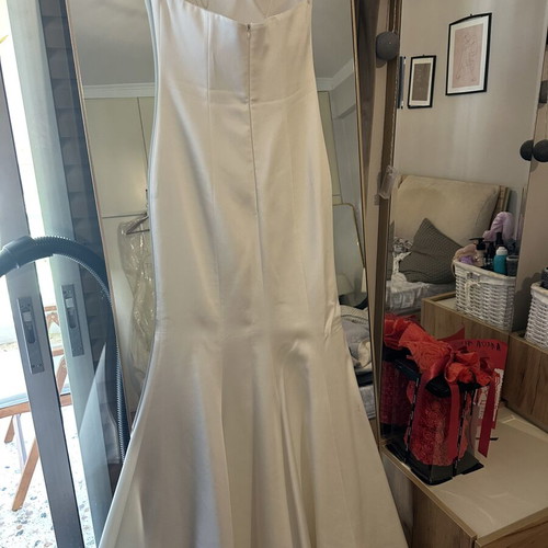 Wedding dress strapless used, size L with elegant fit