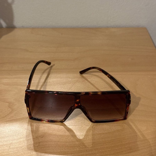 Tortoise sunglasses like new
