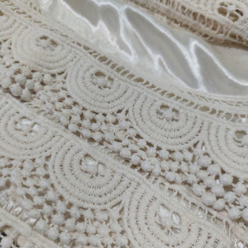 Boho lace shorts M/L used, beige with satin lining