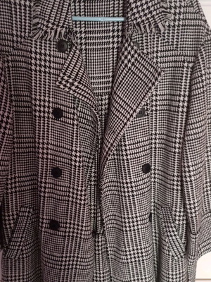 Checked coat like new, one size, black and white with buttons and belt