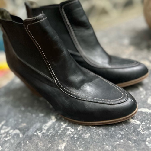 Leather ankle boots size 38 like new black