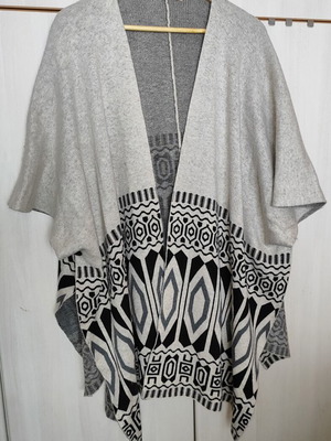 Cape cardigan free size with geometric patterns, new
