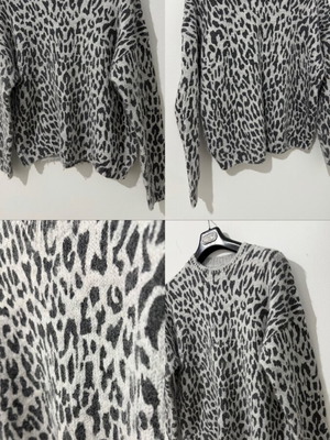 Women's sweater used with grey animal print, one size
