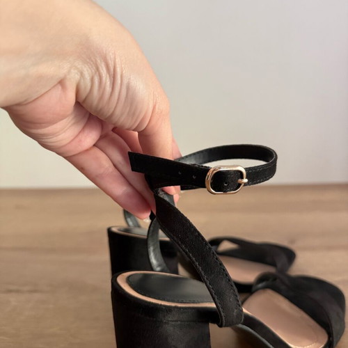 Stradivarius black sandals with thick comfortable 8cm heel used